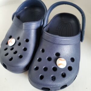 CROCS Toddler Boy Blue Slip On Sandal Size C 4-5 has baseball removable Charm